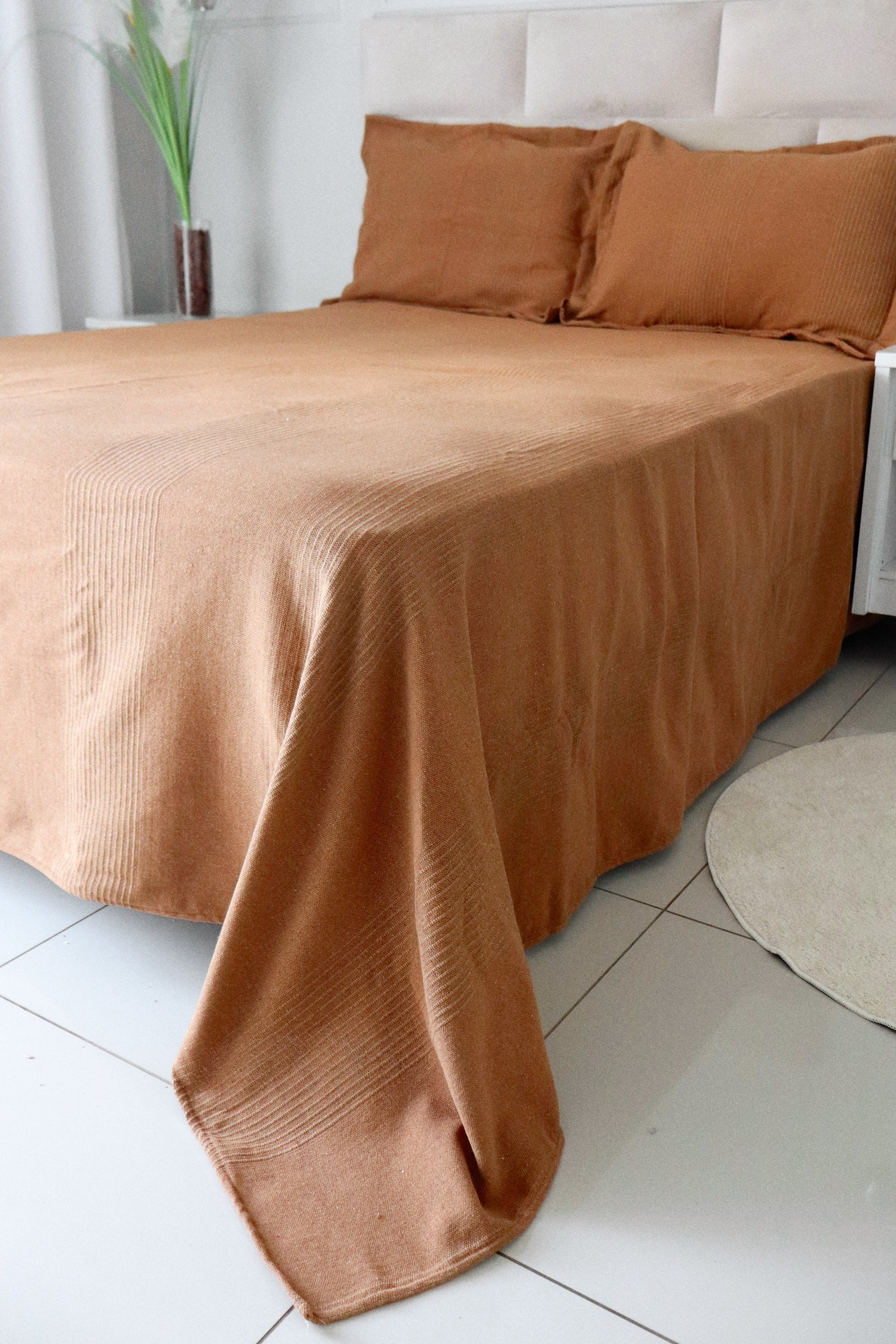 Kit Colcha Carícia + Porta Travesseiros Casal Caramelo