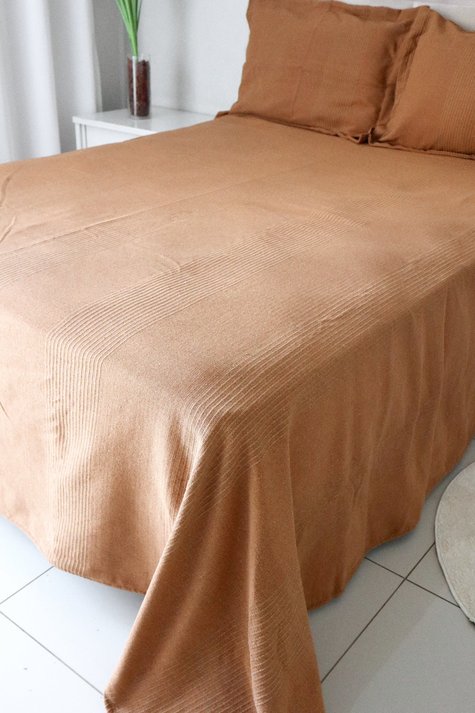 Kit Colcha Carícia + Porta Travesseiros Casal Caramelo