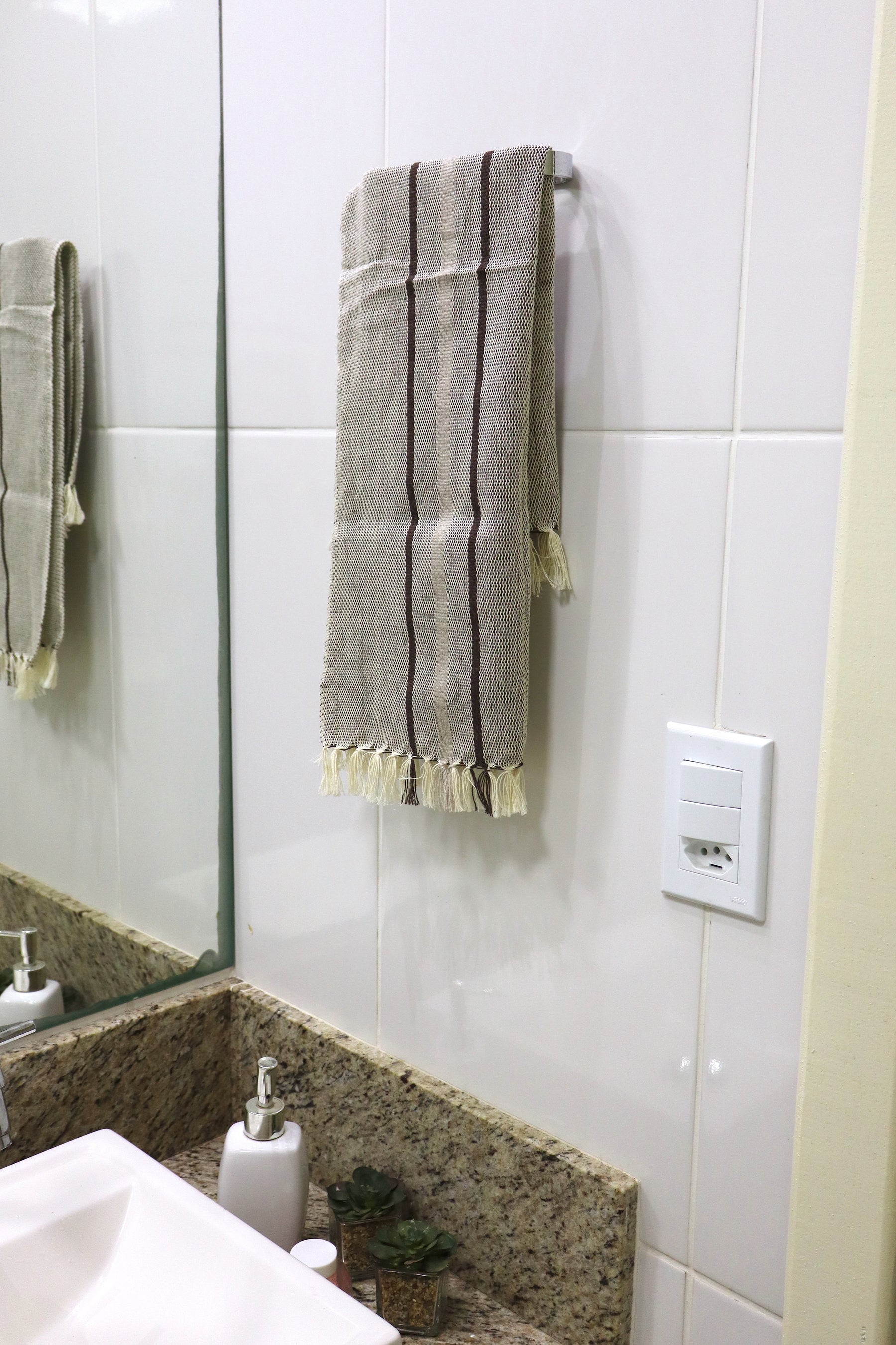 Toalhinha Lavabo Linha Marrom Mesclada