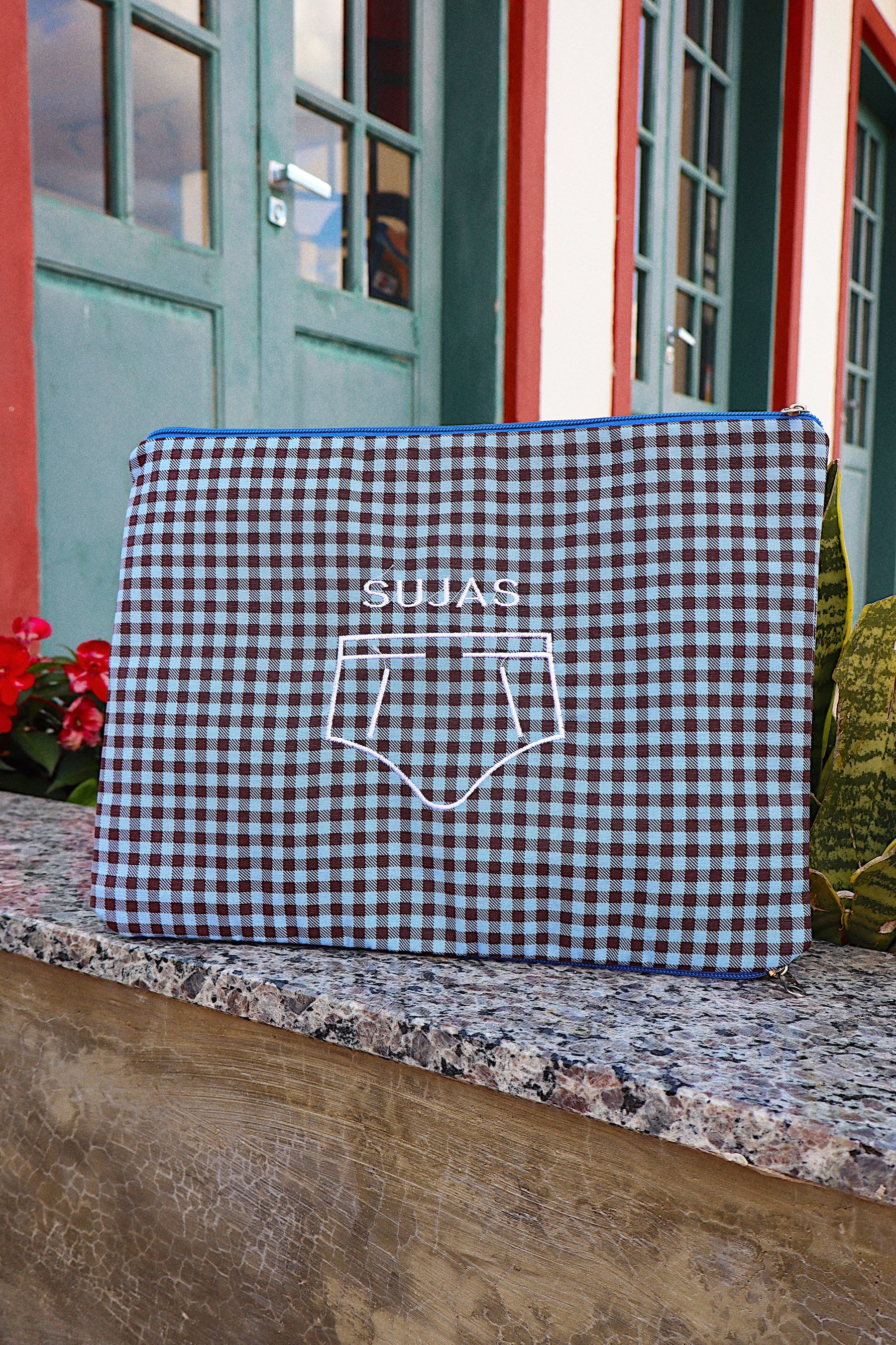 Necessaire Porta Cueca Limpinha Sujinha G Xadrez Azul e Preto