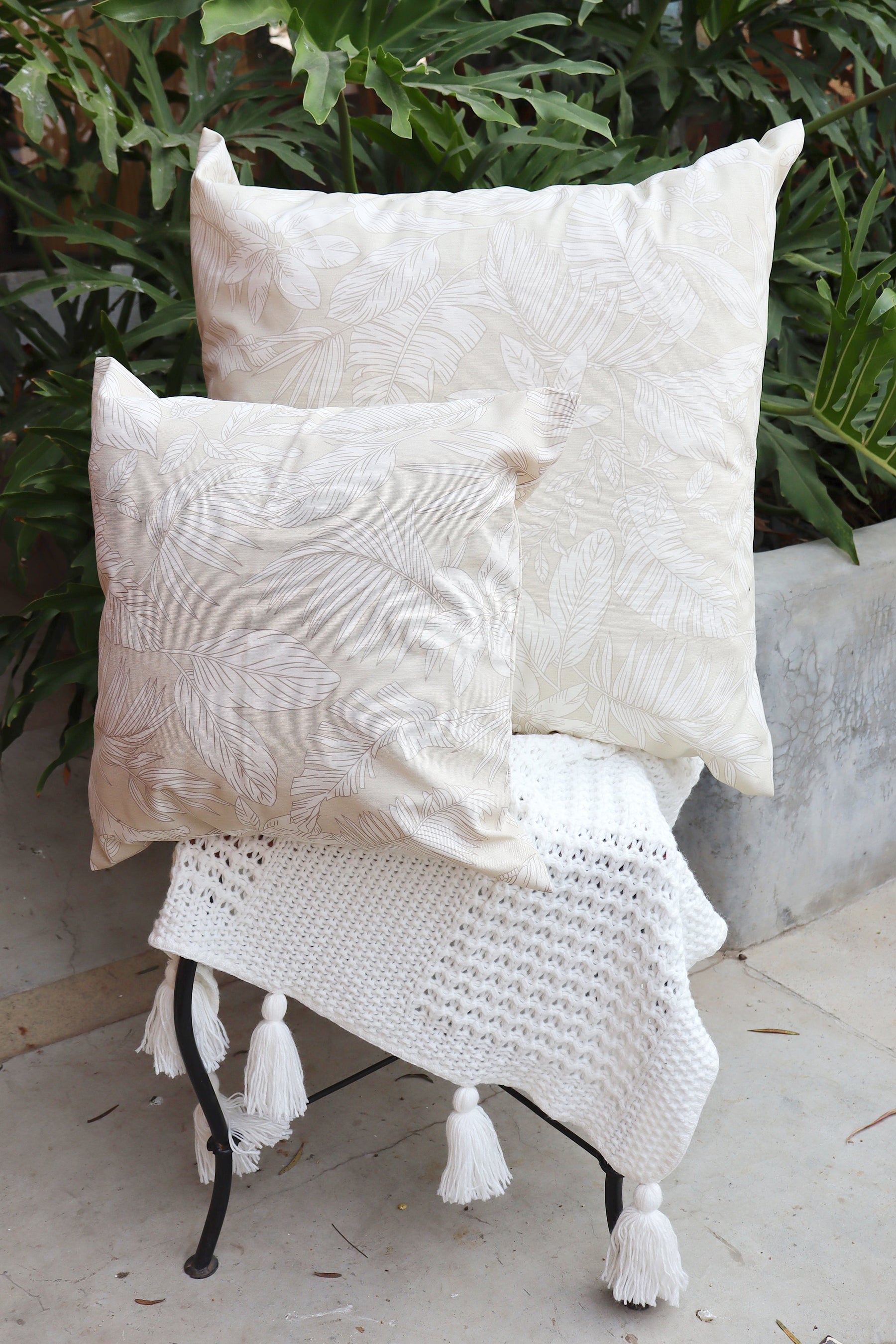 Capa de Almofada Impermeável Belize Folhas Bege Claro 45x45