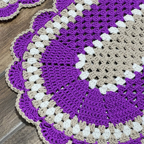 Par de Tapetes Crochê Oval Artesanal Roxo Nude Decorativo Sala Quarto