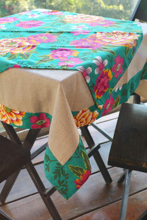 Toalha de Mesa com Barra de Chita Tifanny e Café com Leite com Composê 1,5mx1,5m