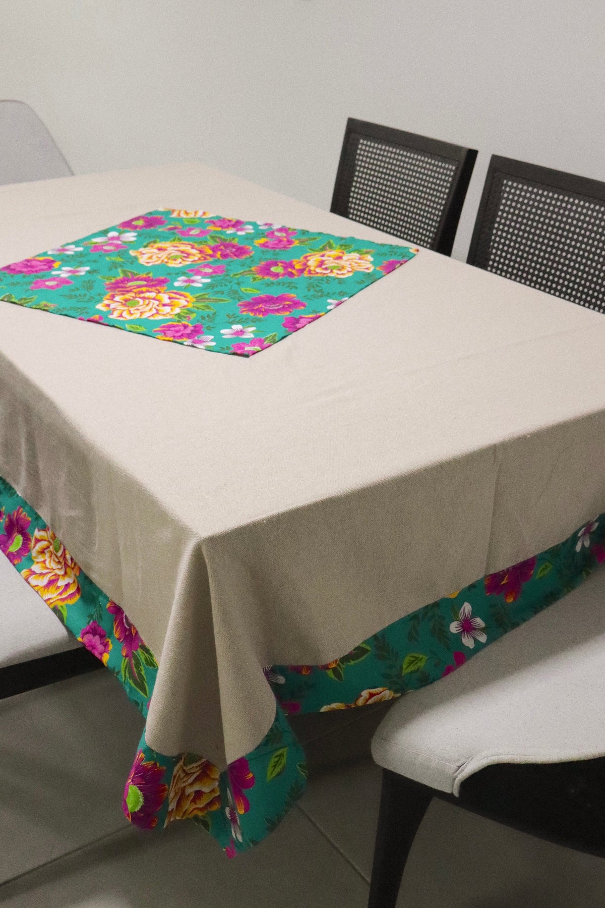 Toalha De Mesa Chita com Composê Tifanny e Café com Leite 1,5mx3,0m