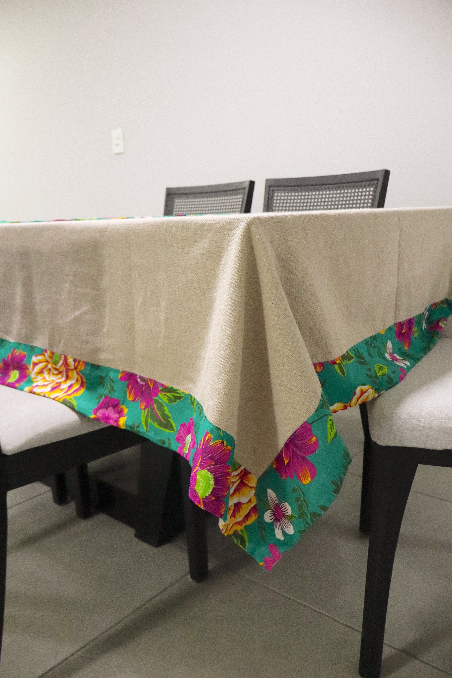 Toalha De Mesa Chita com Composê Tifanny e Café com Leite 1,5mx2,2m