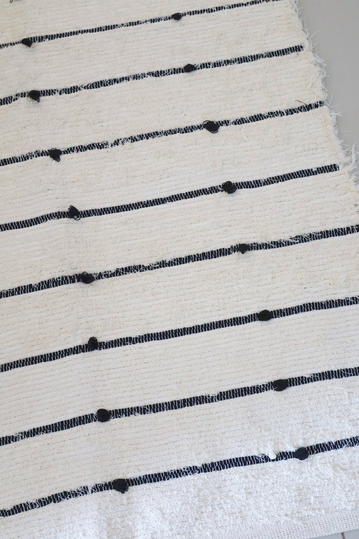 Tapete Médio Algodão Puxadinho Pompom Preto 0,80x1,50m