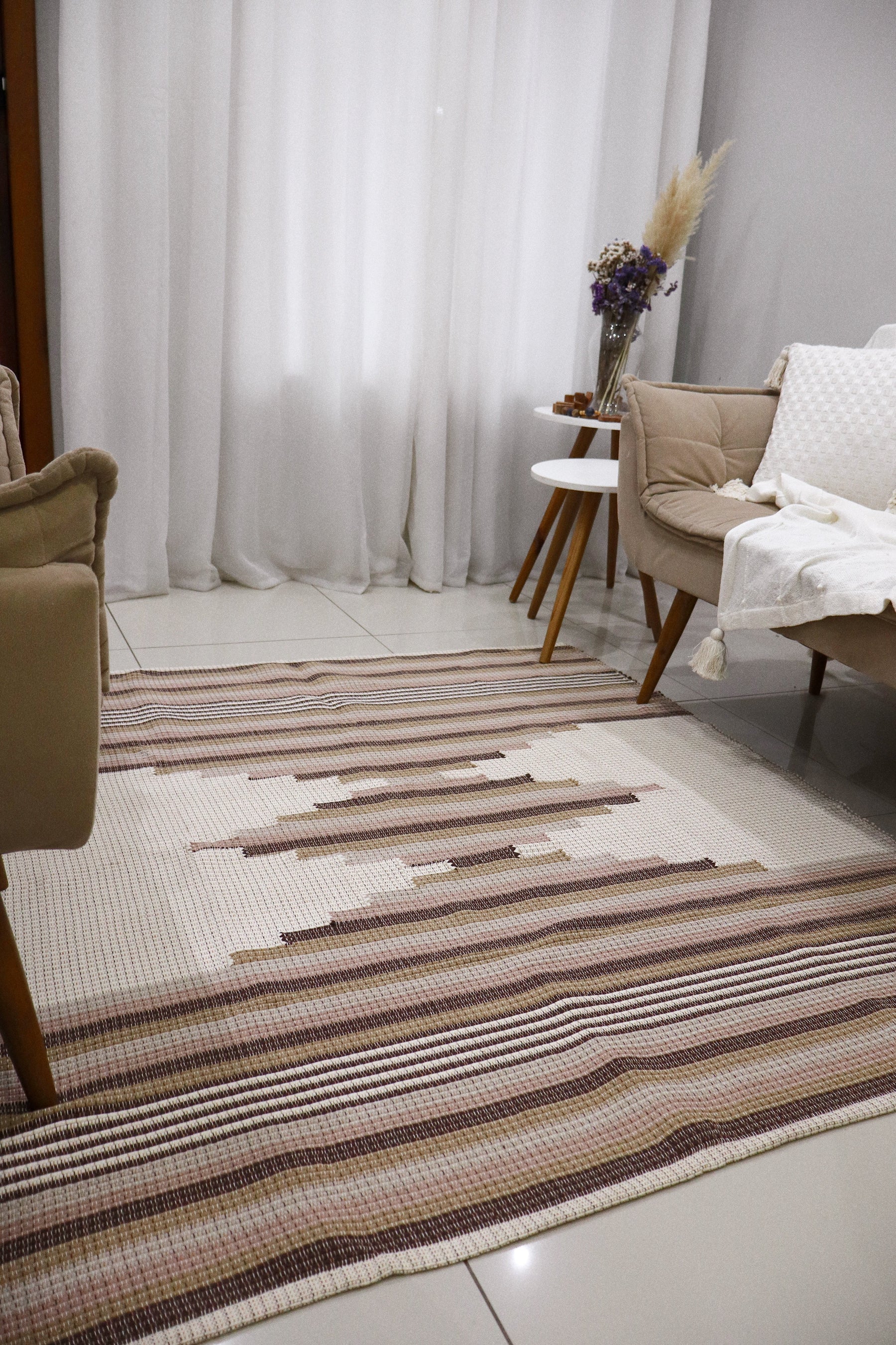 Tapete de Bico Linha Trabalhado Marrom 1,50x2,00m
