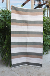 Tapete Médio Linha Listrado Verde e Marrom 0,90x1,50m