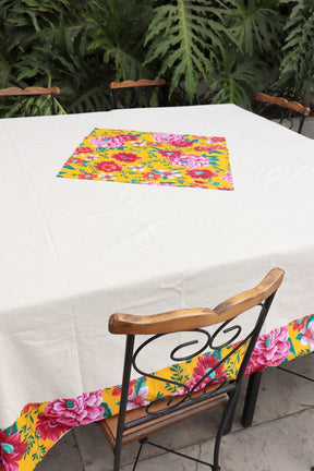 Toalha de Mesa Quadrada Com Barra em Chita Amarela Mesa 8 Lugares 2,40x2,40m