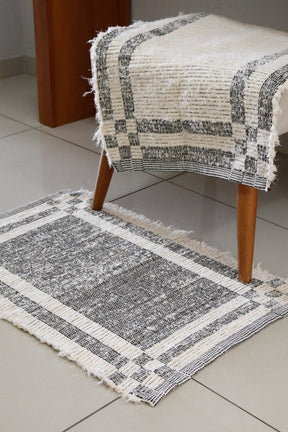 Tapete Algodão Felpudo Dupla Face Preto sem Franja 50x80cm