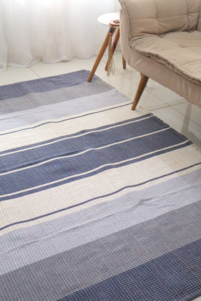 Tapete em Linha Listrado Azul e Cru 2,00x2,50m