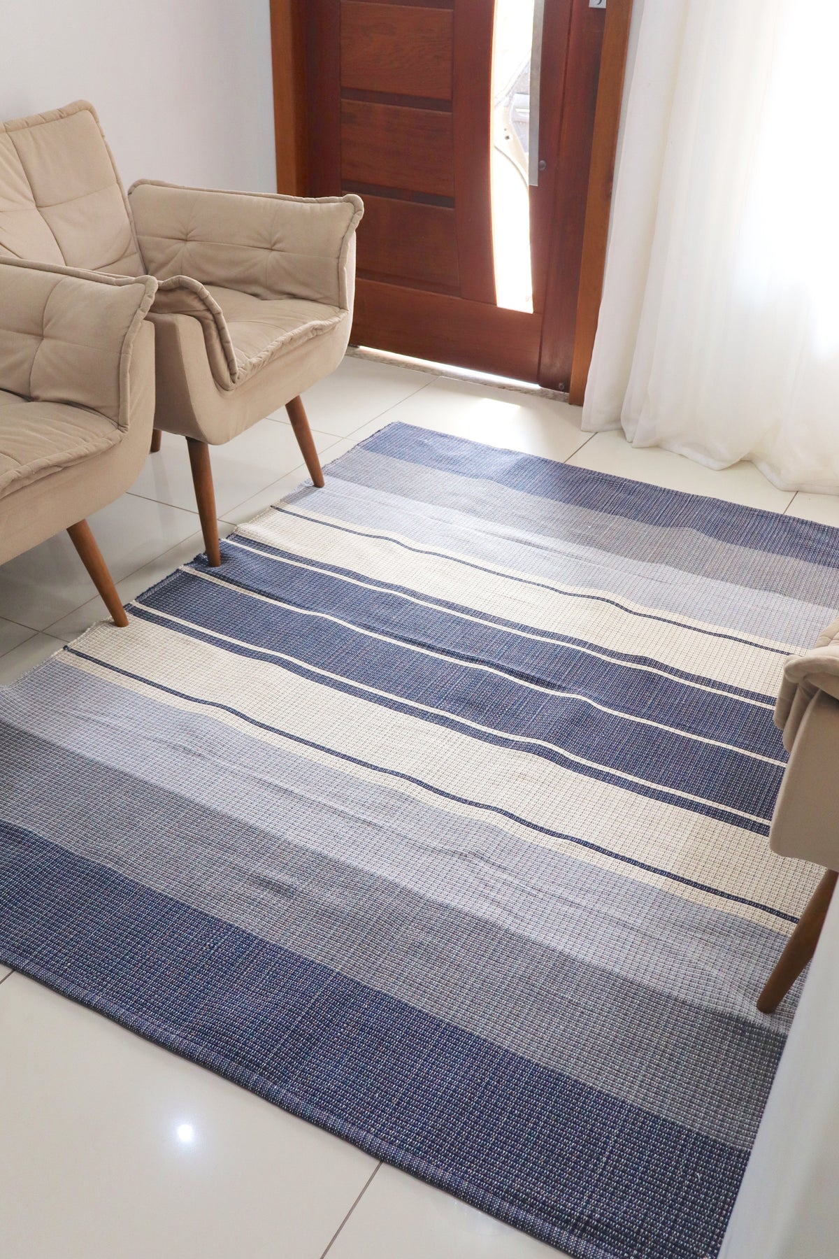 Tapete em Linha Listrado Azul e Cru 2,00x2,50m