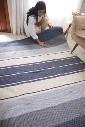 Tapete em Linha Listrado Azul e Cru 2,00x2,50m
