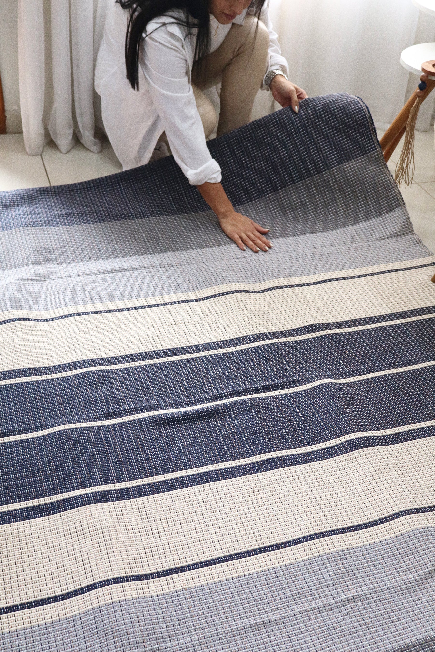 Tapete em Linha Listrado Azul e Cru 2,00x2,50m
