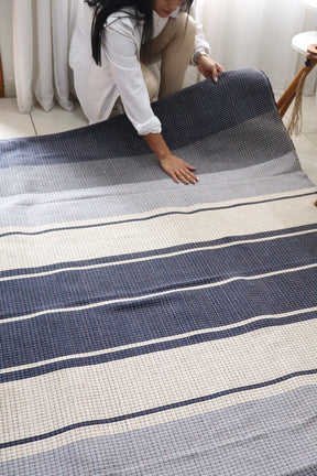 Tapete em Linha Listrado Azul e Cru 2,00x2,50m
