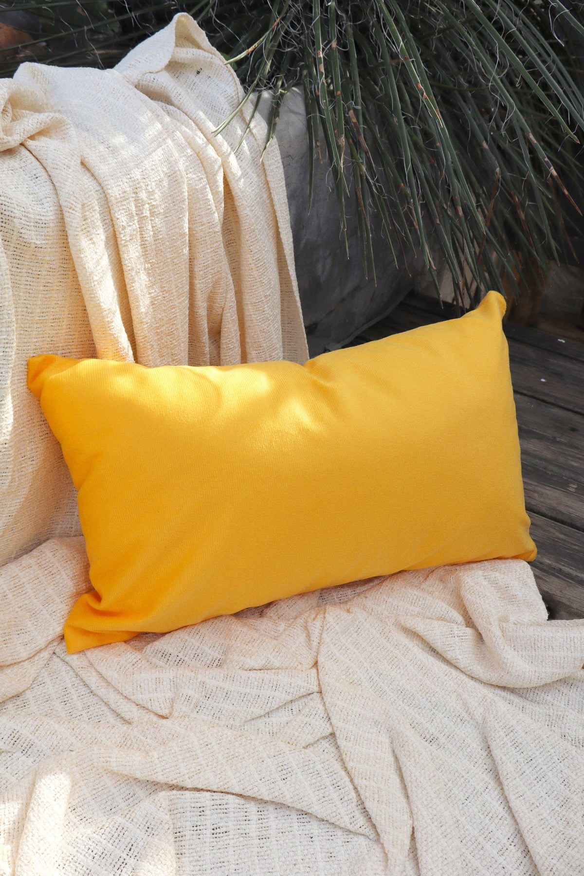 Capa de Almofada Baguete Retangular Suede Lisa Amarela - 30x50