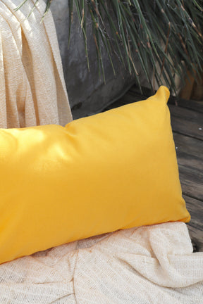 Capa de Almofada Baguete Retangular Suede Lisa Amarela - 30x50