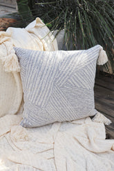 Capa de Almofada Boho Amestista com Pompom Cinza 45x45