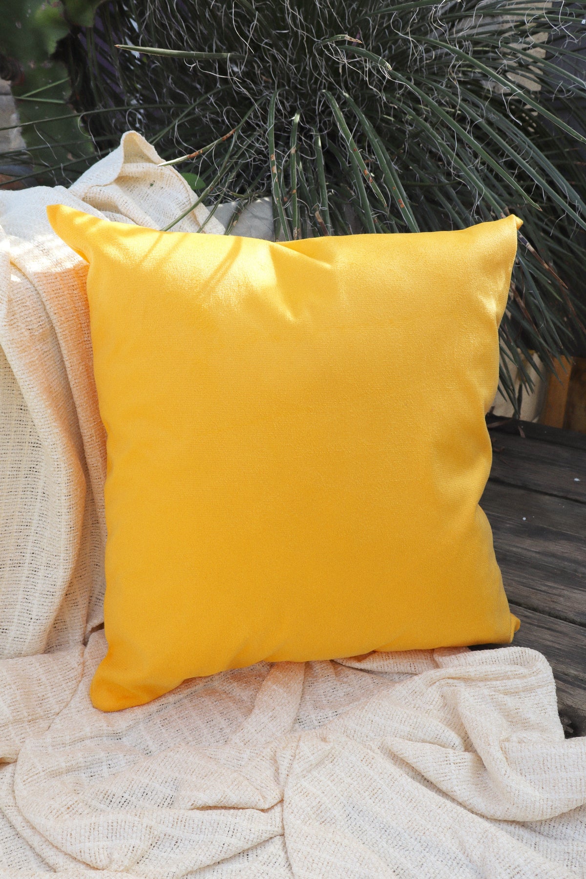 Capa de Almofada Suede Lisa Amarela 45x45
