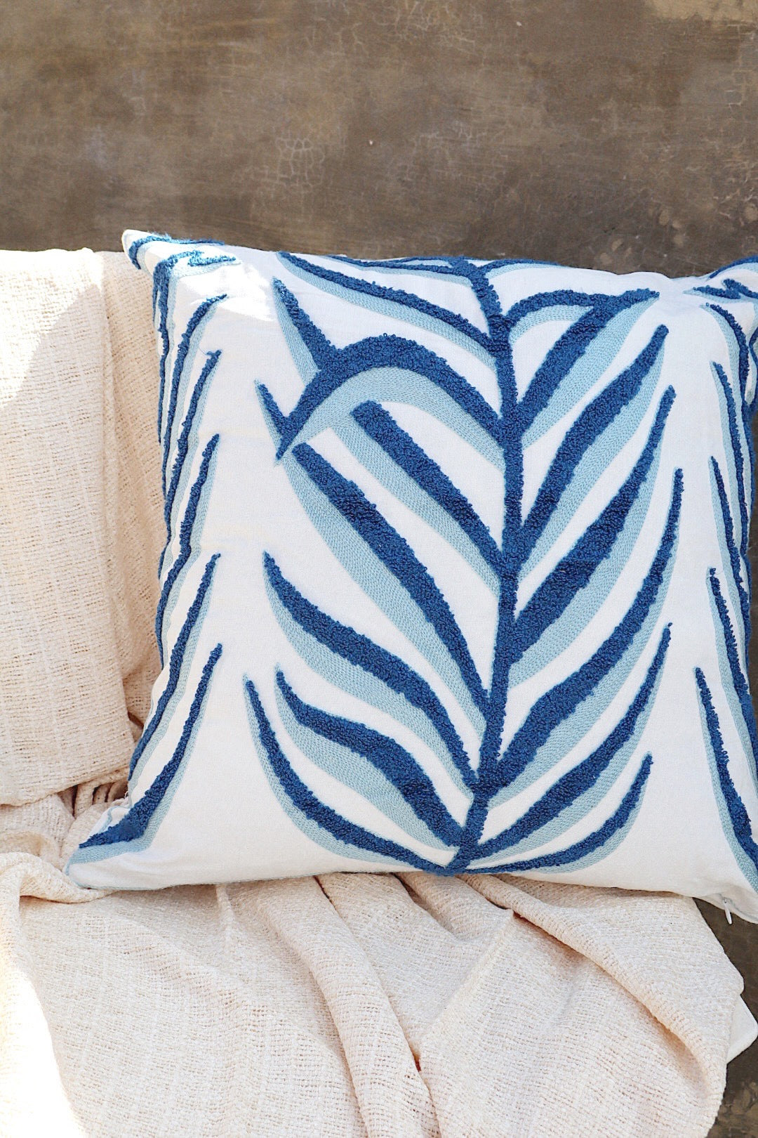 Capa de Almofada Bordada em Linho 45x45 Azul