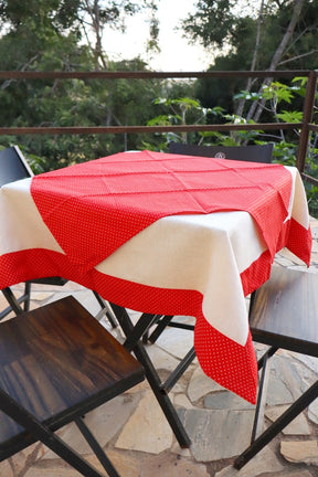 Toalha de Mesa com Barra de Tricoline Poá Vermelho com Composê 1,10x1,10m