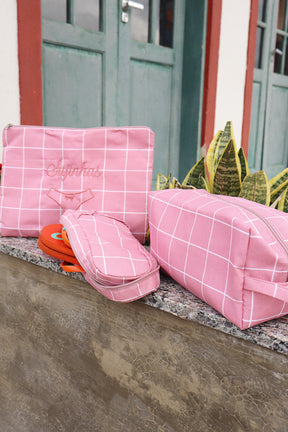Kit Viagem Necessaire Box + Sujinha Limpinha Porta Calcinha + Porta Chinelos Grid Rosa