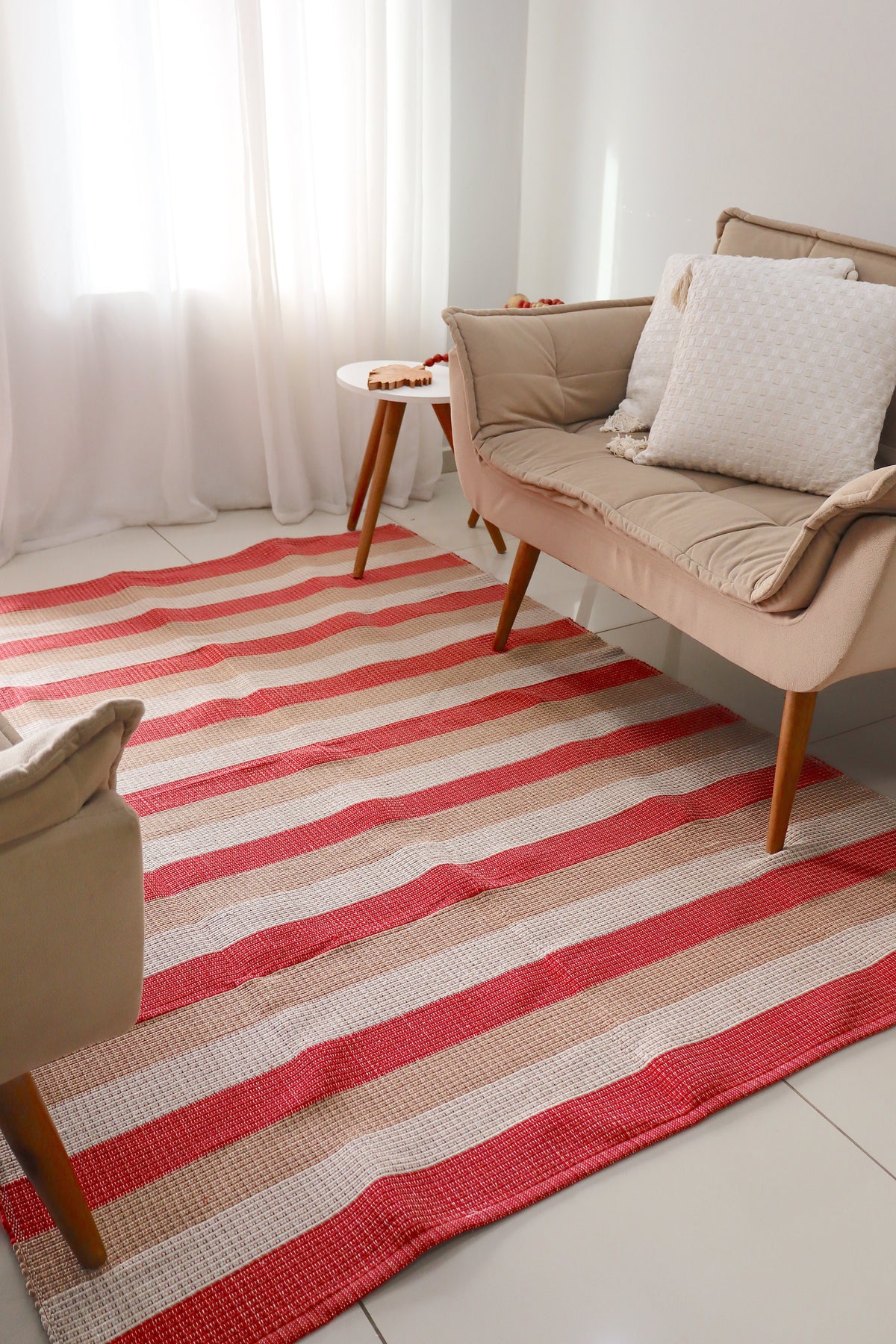 Tapete em Linha Listrado Vermelho, Bege e Cinza 1,50x2,00m