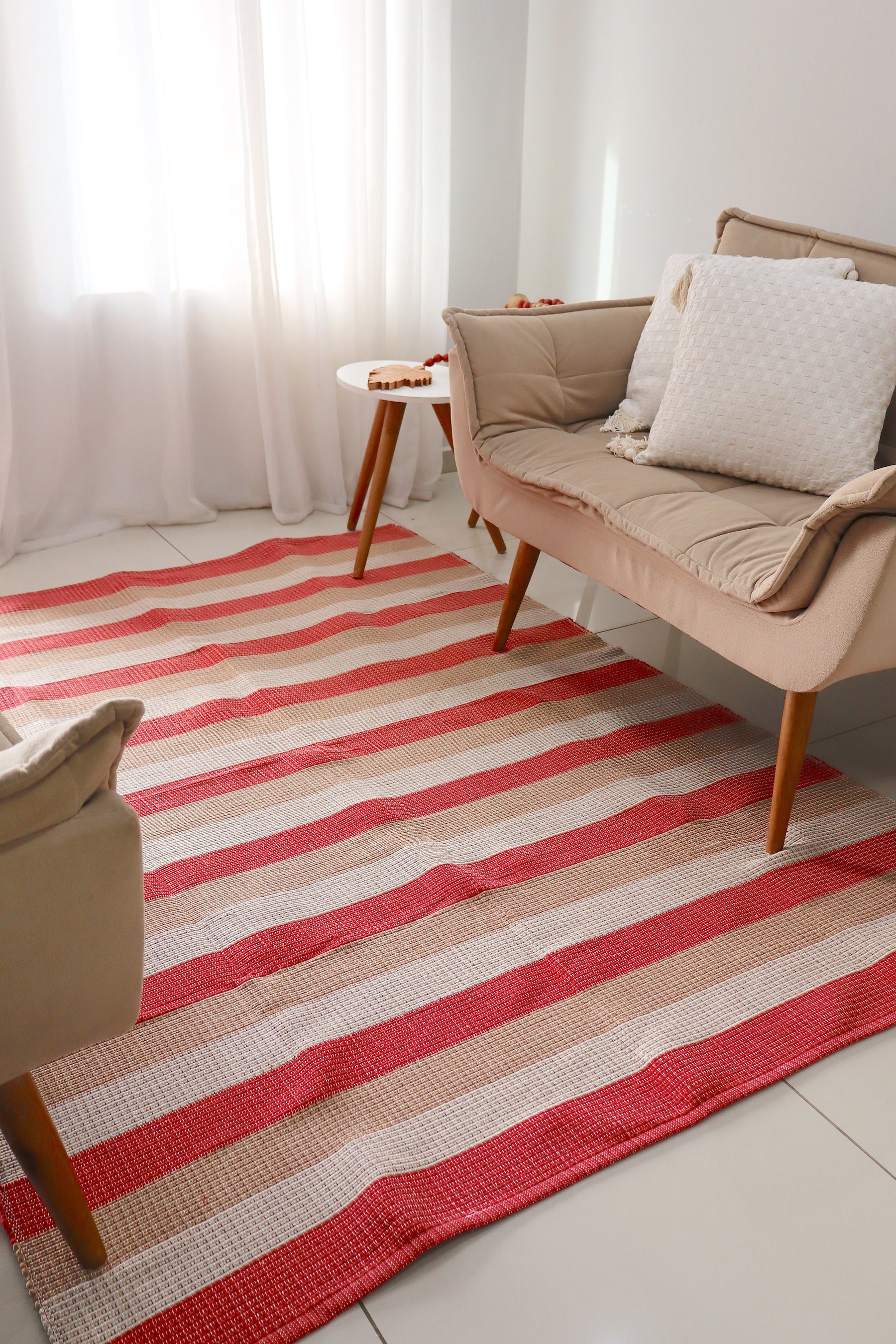 Tapete em Linha Listrado Vermelho, Bege e Cinza 1,50x2,00m