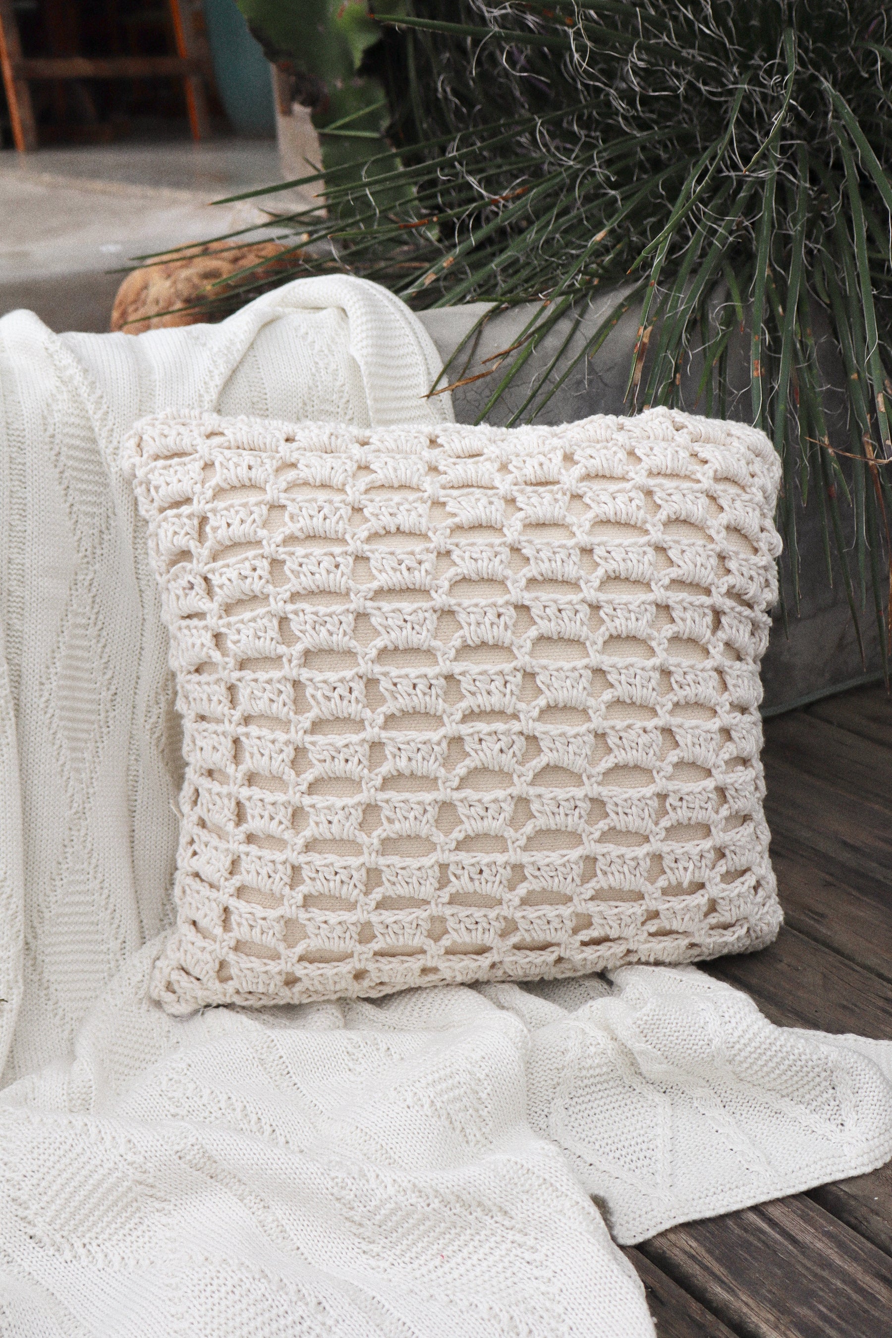 Capa de Almofada Boho Trançada Crochê Cru EST003 45x45