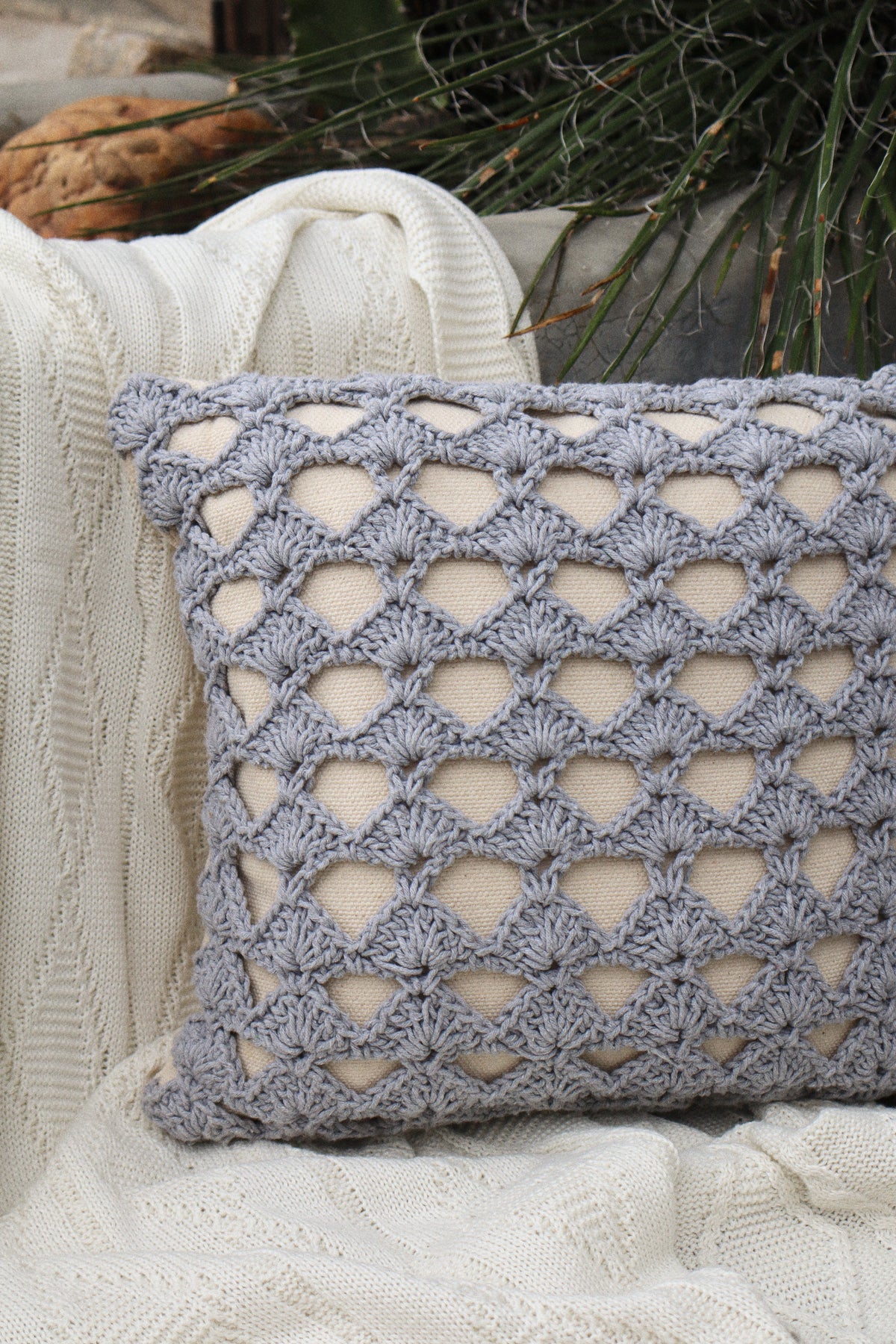 Capa de Almofada Boho Trançada Crochê Cinza EST001 45x45