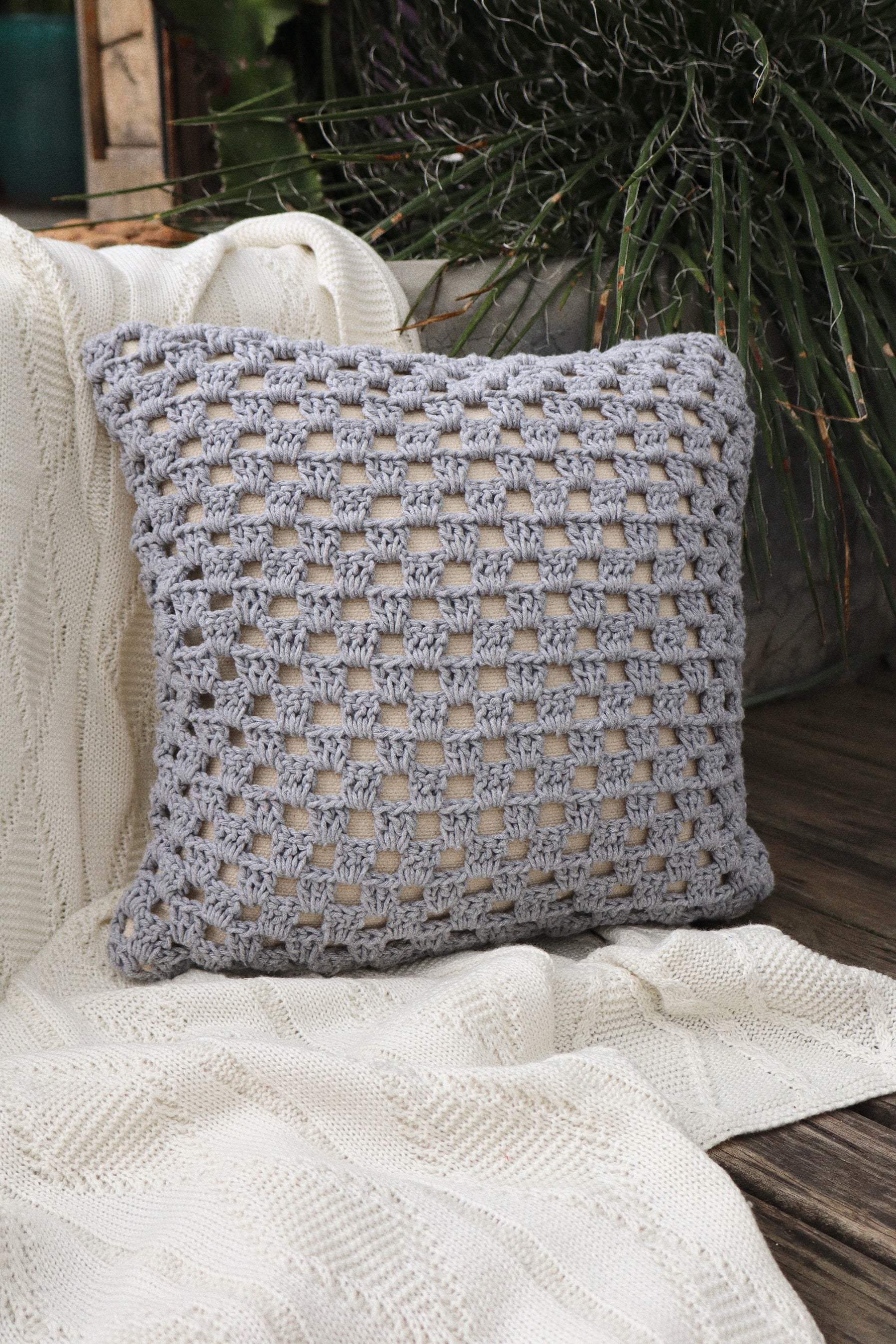 Capa de Almofada Boho Trançada Crochê Cinza EST002 45x45
