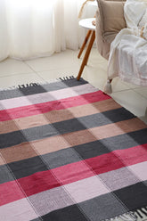 Tapete em Malha Xadrez Preto, Caramelo e Rosa 1,50x1,50m