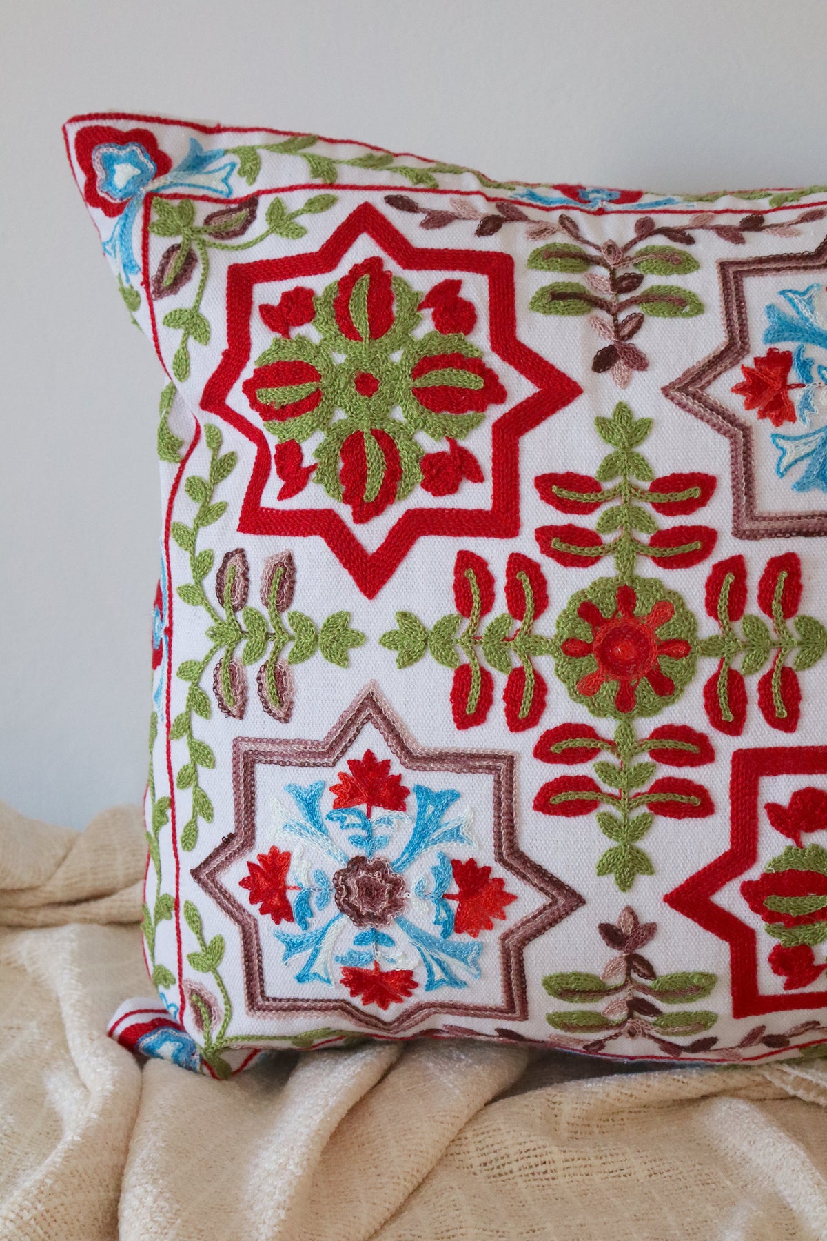 Capa de Almofada Bordada em Linho Indiana 45x45 EST05