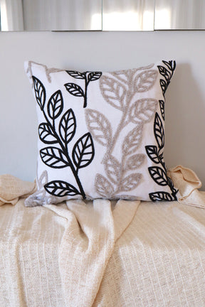 Capa de Almofada Bordada em Linho Floral Boho 45x45 EST04