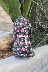 Peso de Porta Cachorro Sentado Flores Preto