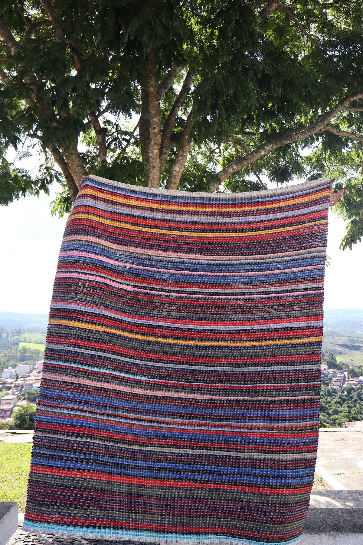 Tapete em Malha Listrado Colorido Sem Franja 1,50x1,50m
