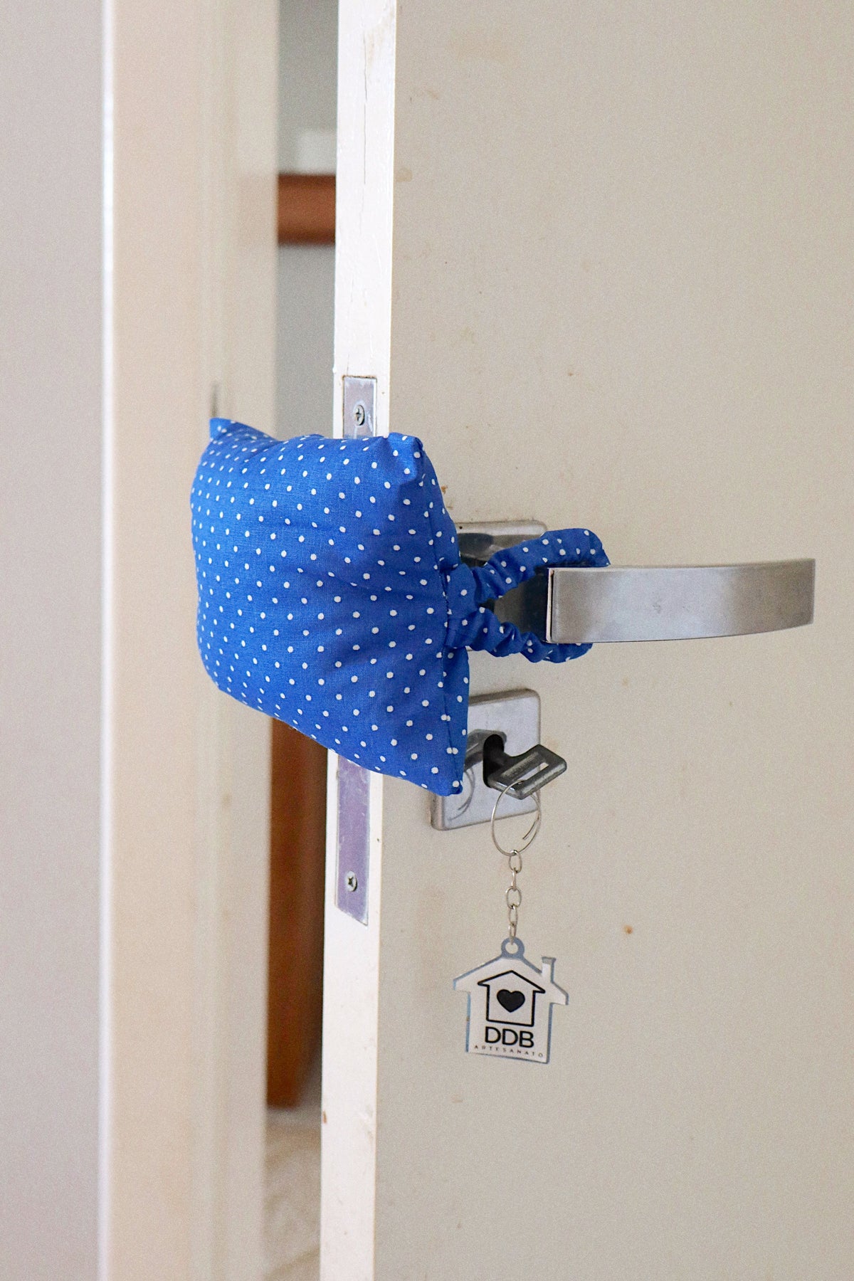 Protetor de Porta  “Não Bate a Porta” Poá Azul