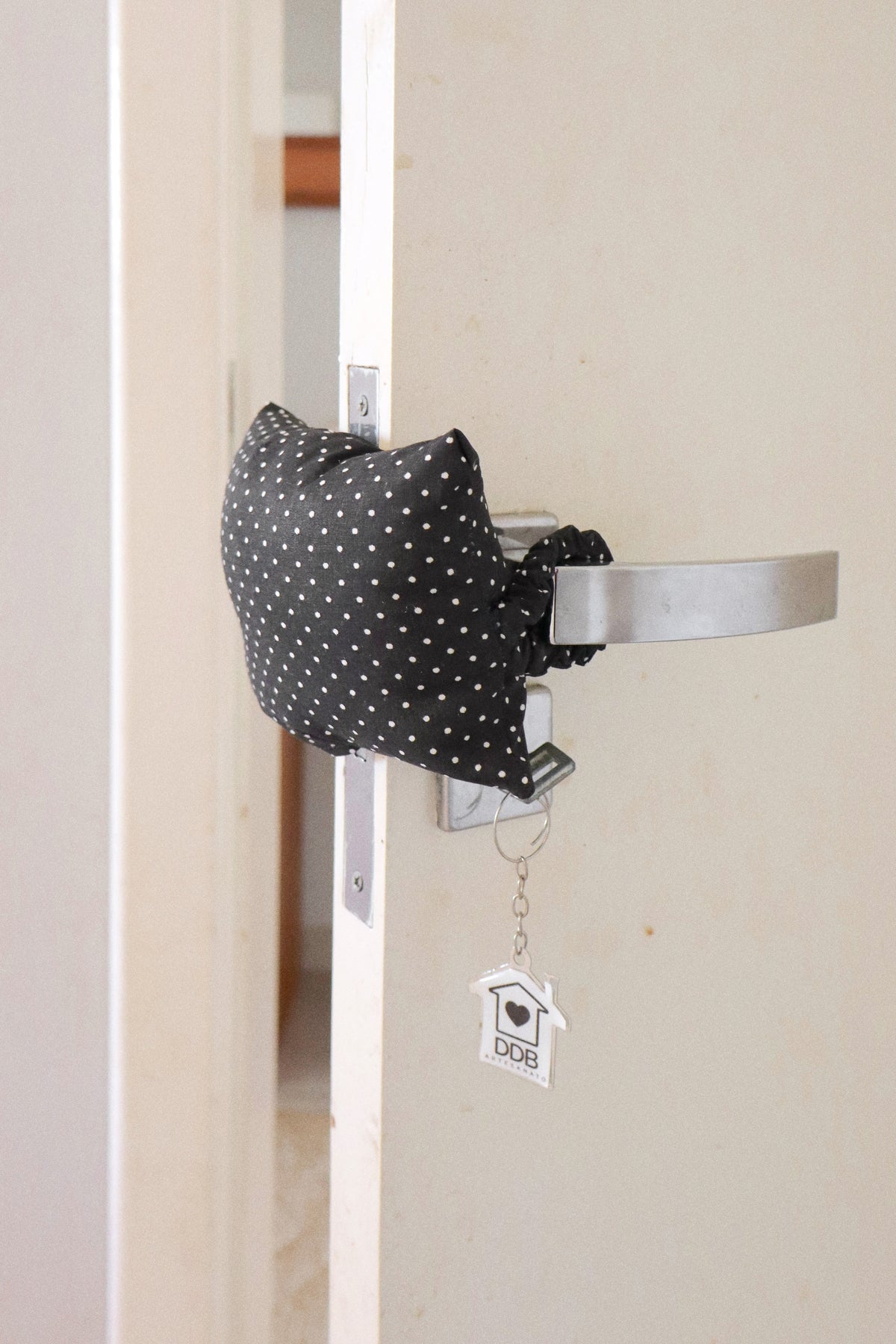 Protetor de Porta  “Não Bate a Porta” Poá Preto