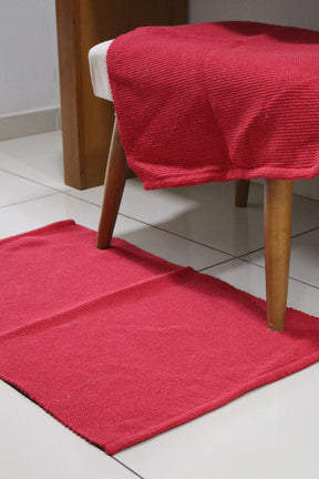 Tapete em Linha Vernelho Liso 48x78cm