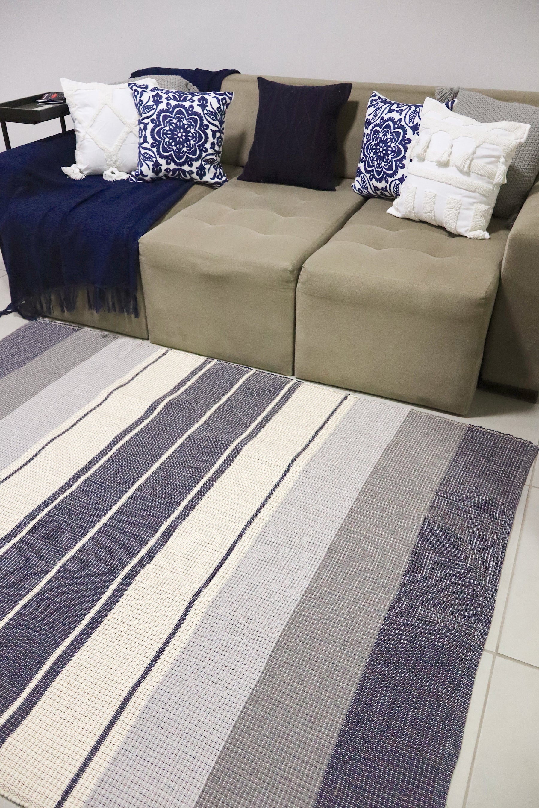 Tapete em Linha Listrado Azul e Cru 2,00x3,00m