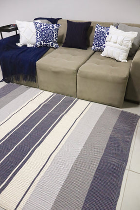 Tapete em Linha Listrado Azul e Cru 2,00x3,00m
