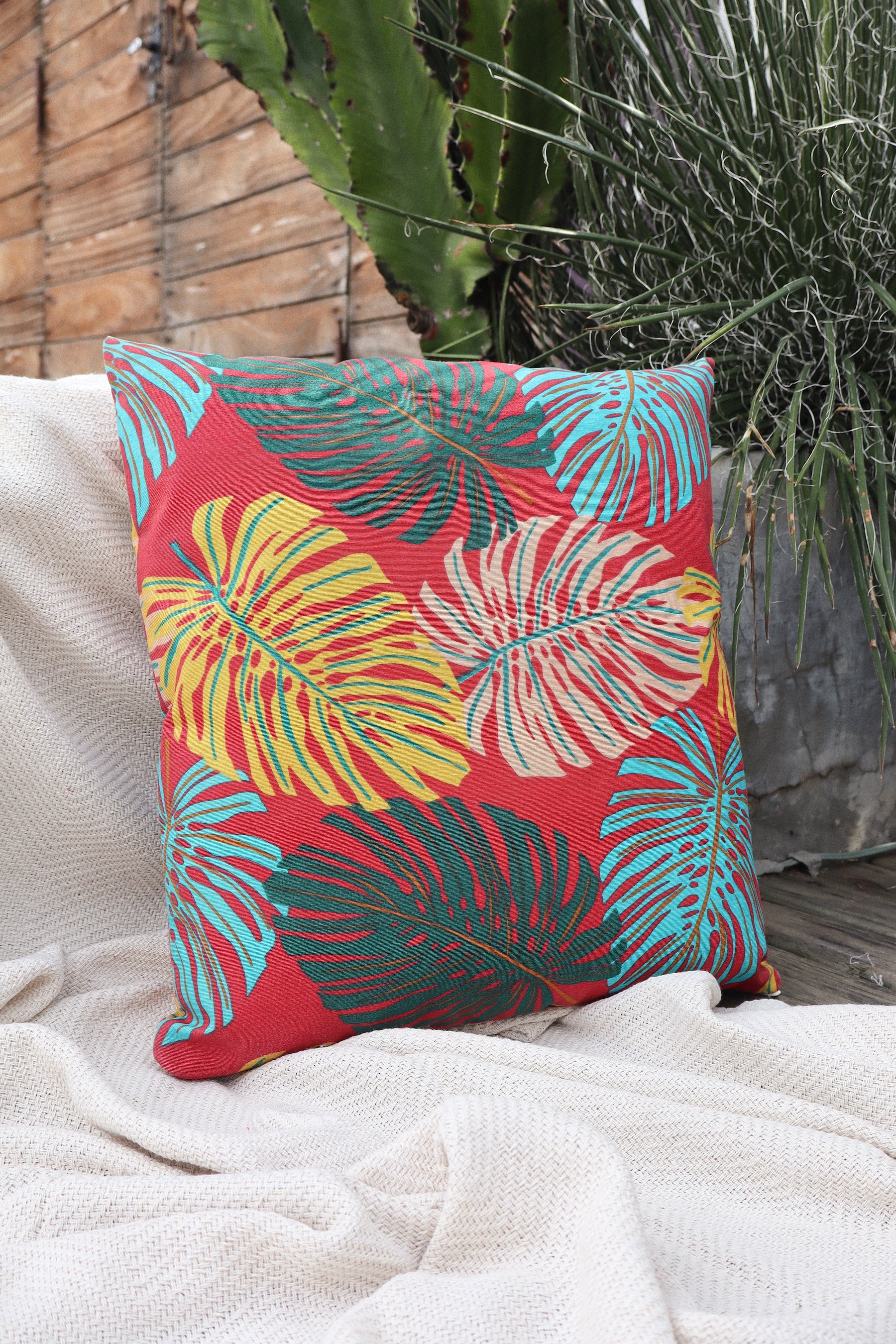 Capa de Almofada em Gorgurinho Flores Vermelha 45x45