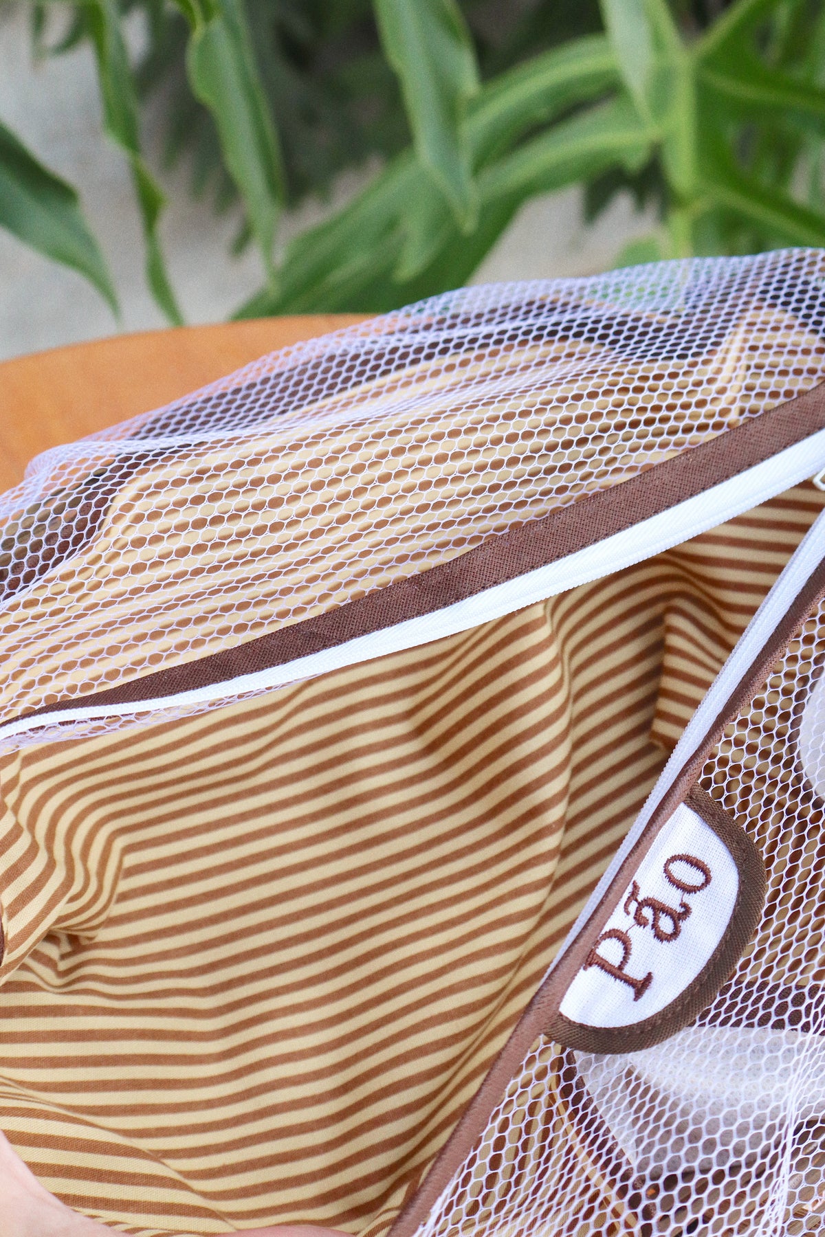 Cesta Porta Pão Bambu com Zíper Listrada Bege e Marrom