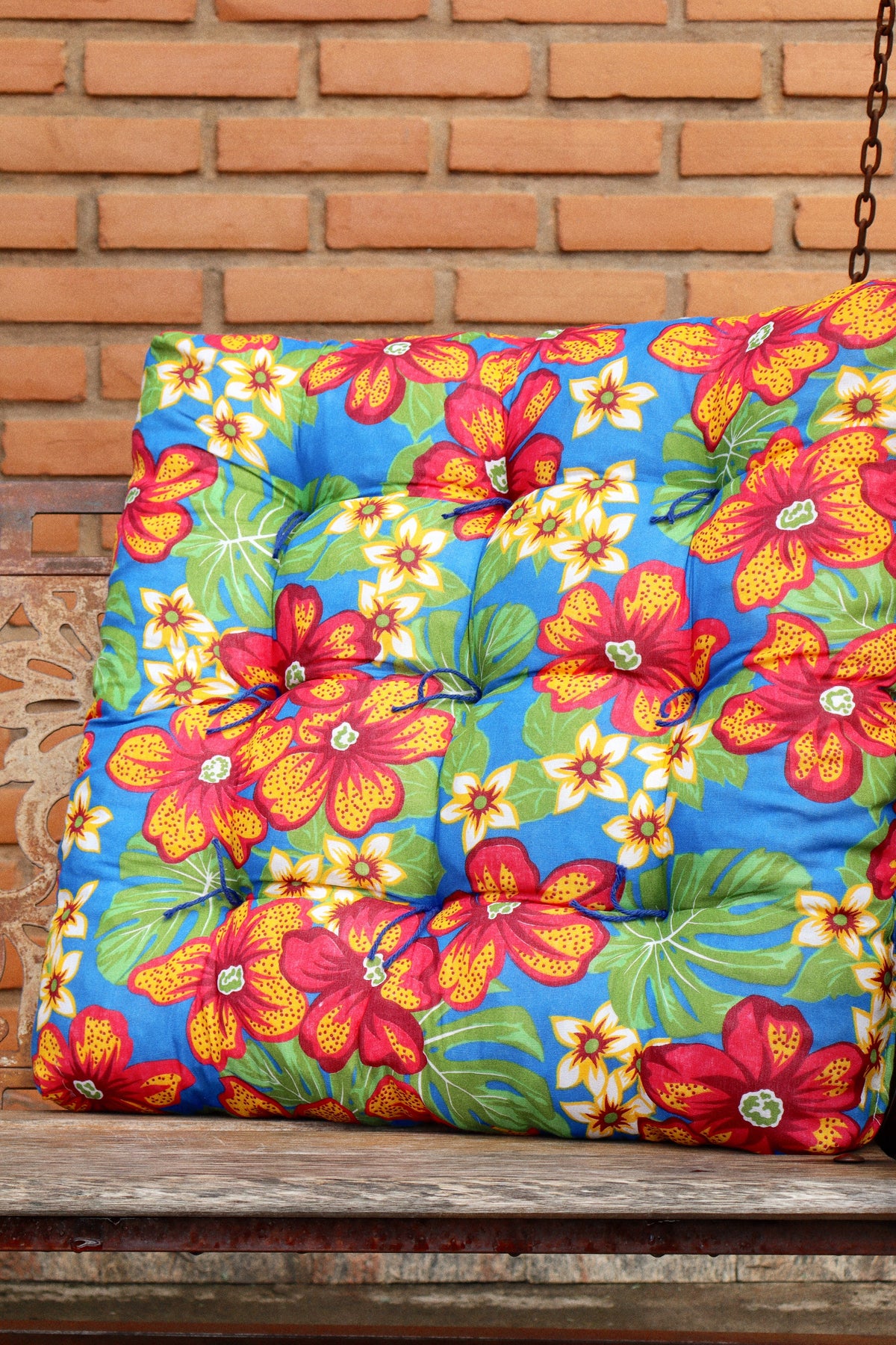 Almofada Futon Chita Azul com Vermelho 55x55cm
