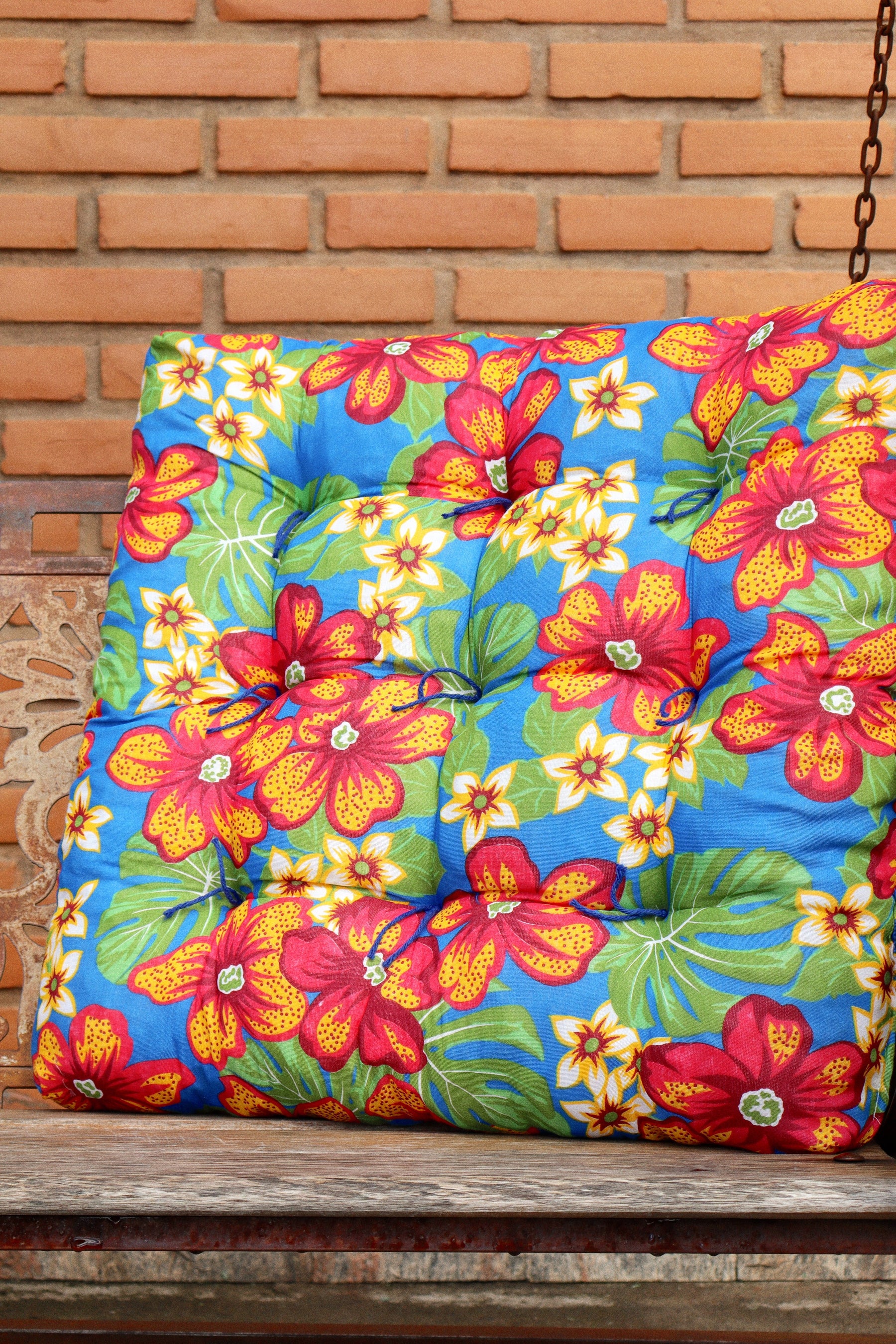 Almofada Futon Chita Azul com Vermelho 55x55cm
