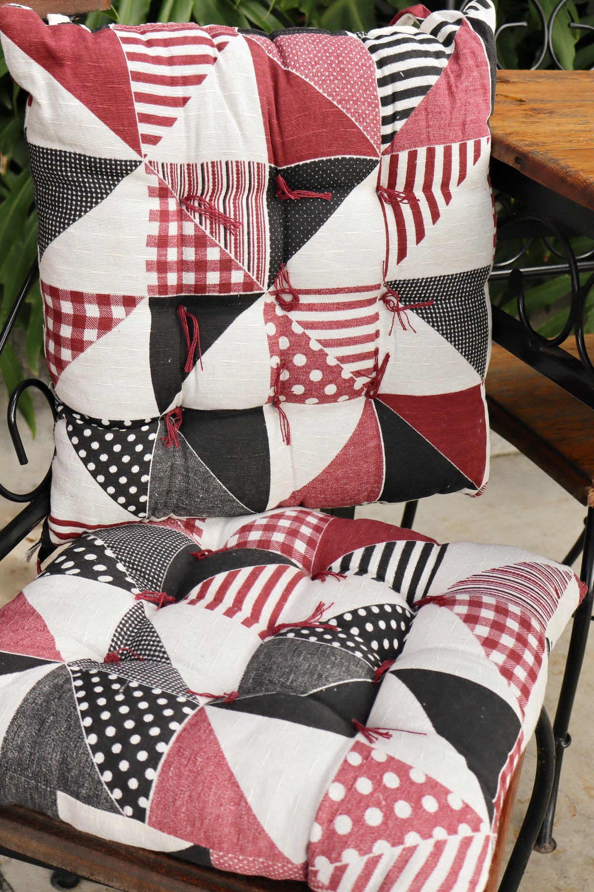 Almofada para Cadeira Futon Gorgurinho Estampado Vinho