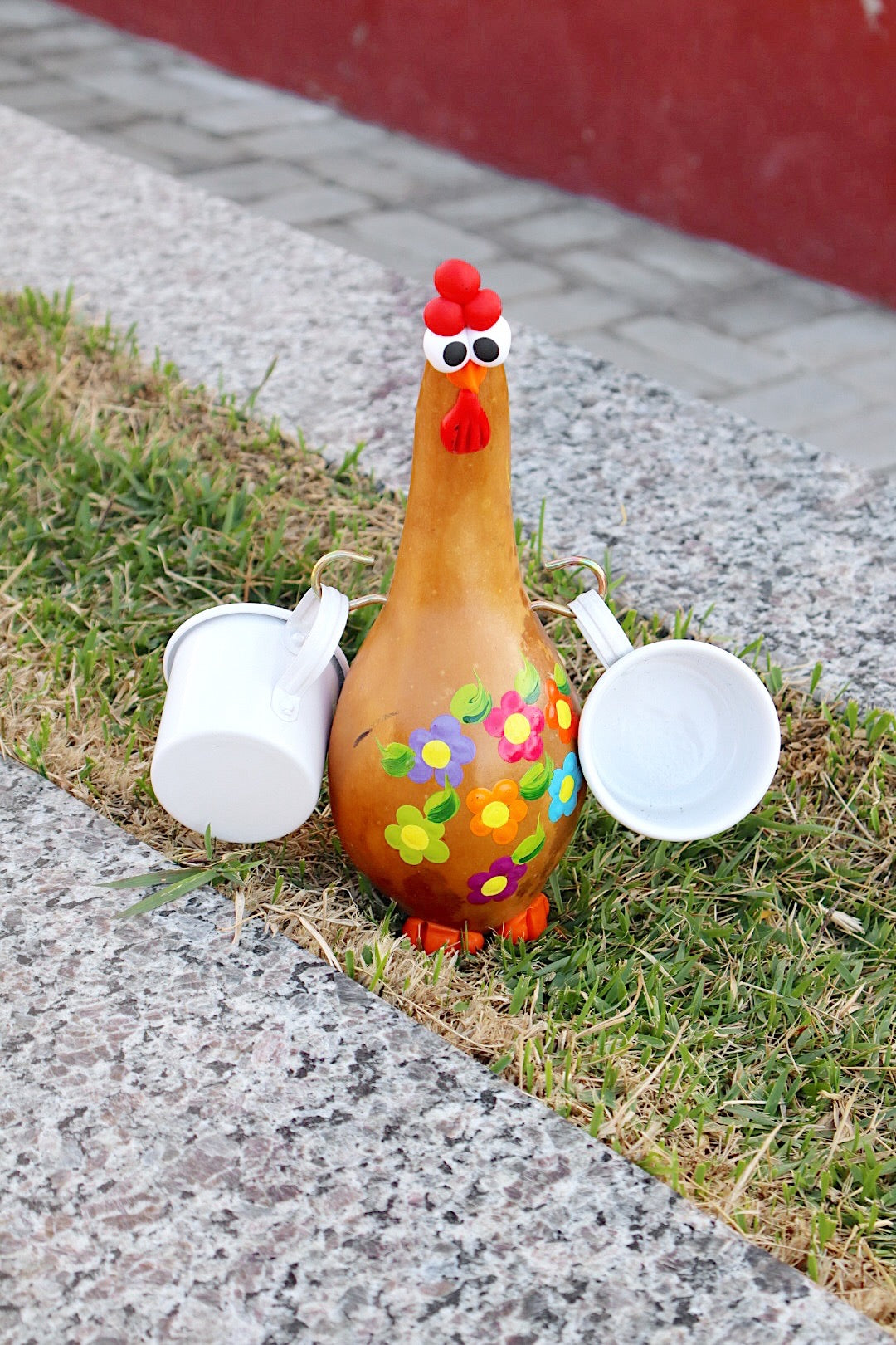 Galinha Porta Caneca em Cabaça Mostarda