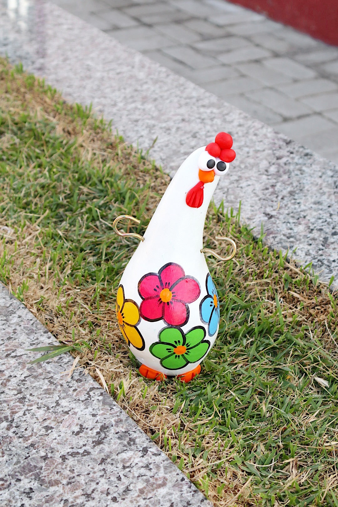 Galinha Porta Caneca em Cabaça Branca