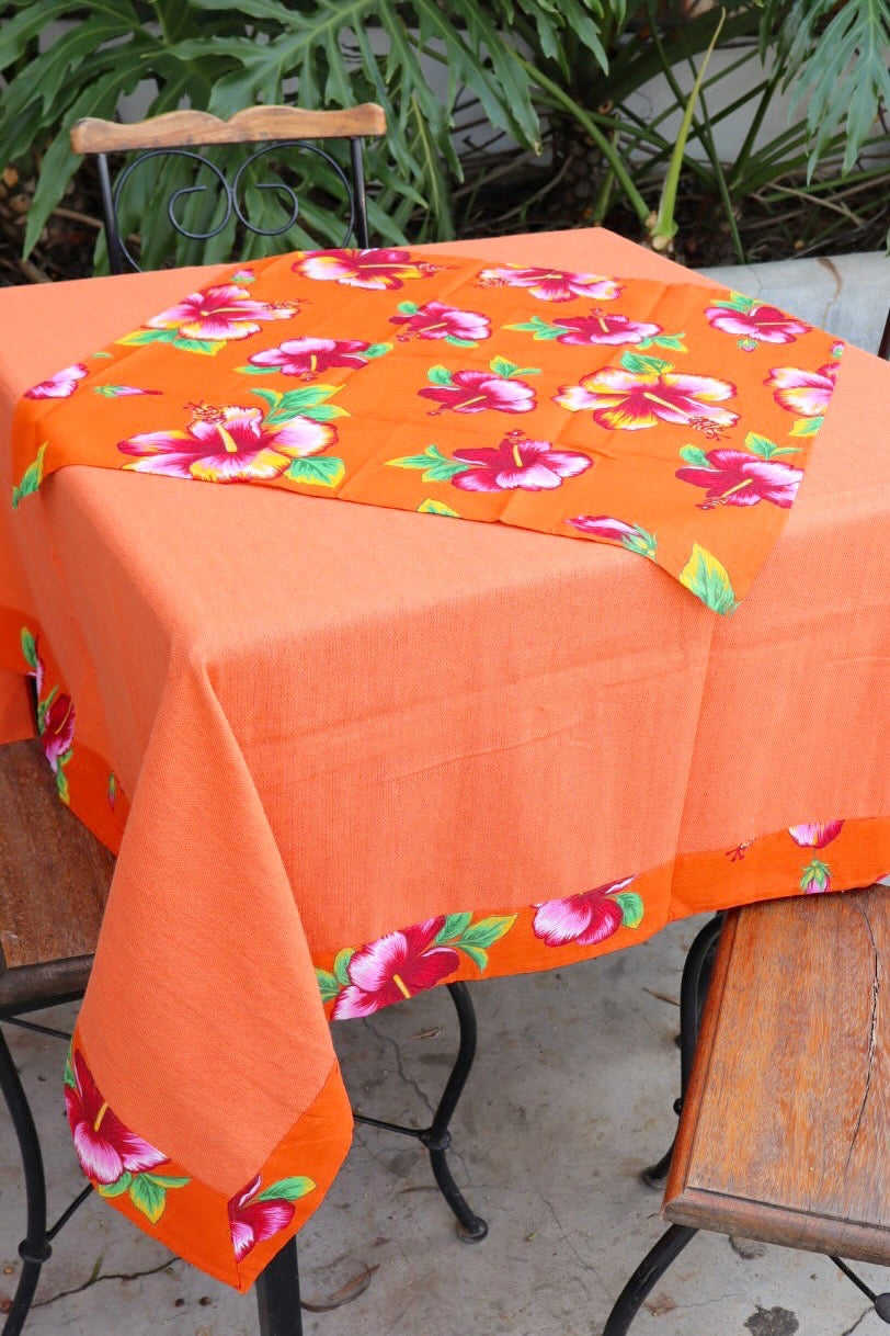 Toalha de Mesa com Barra de Chita Laranja com Composê 1,10x1,10m