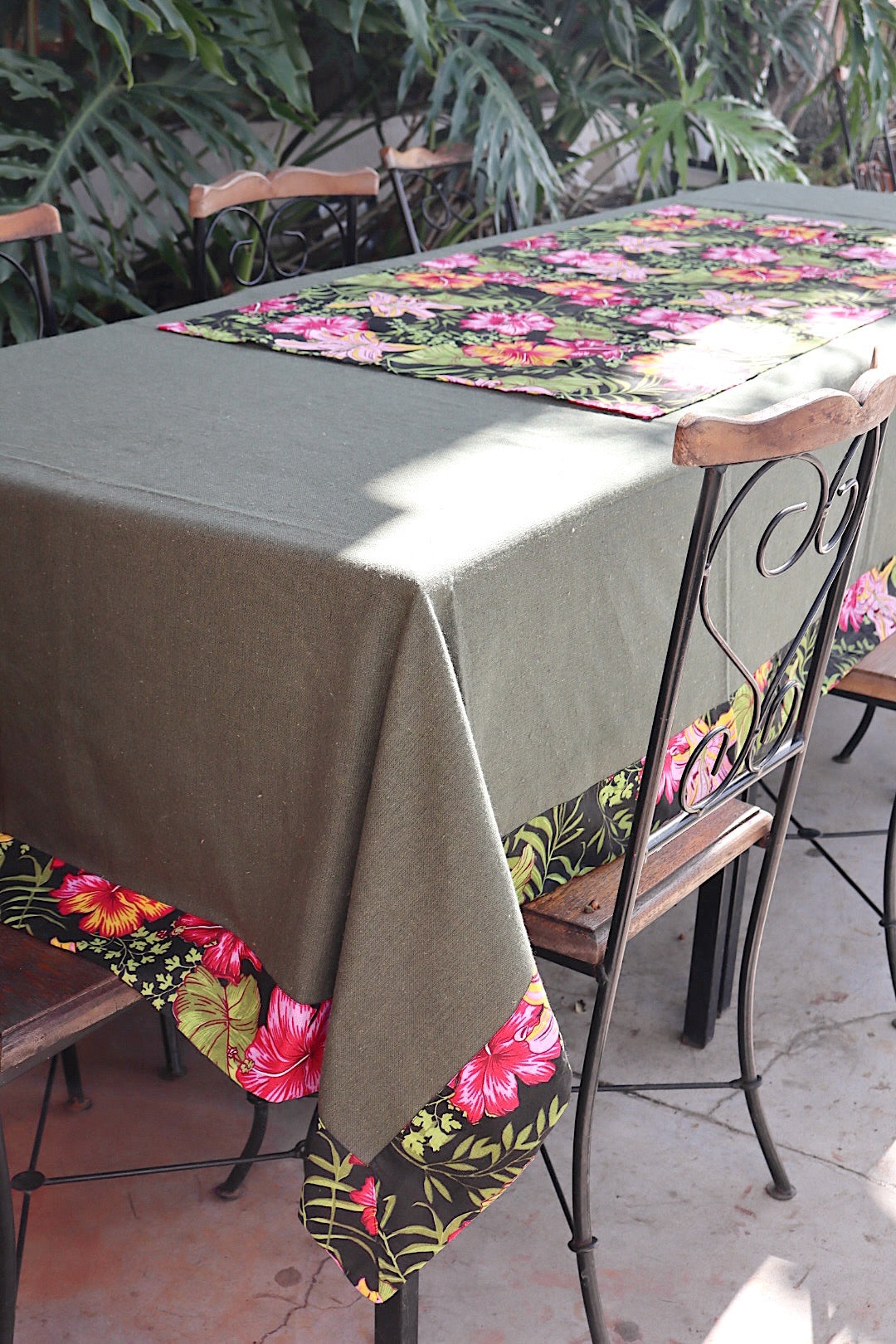 Toalha De Mesa Chita com Composê Verde e Preta 1,5mx4,0m